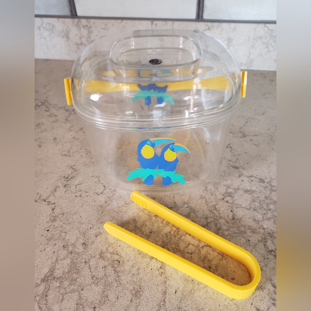 Chunky vintage ice bucket in mint condition.